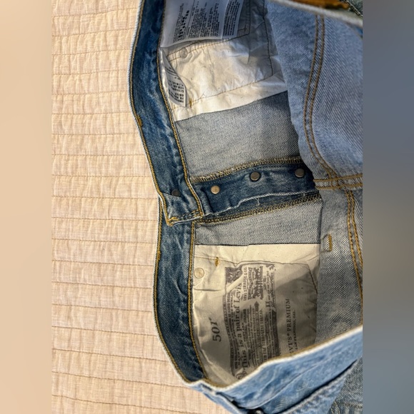 Womens Levi’s 501 Jean shorts - Picture 3 of 5